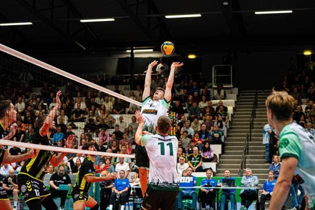 Volleyball I Herren I Saison 2025 2026 I Volleyball Bundesliga Ligacup I FT1844 Freiburg - HELIOS Grizzlys Giesen I 12.10.2025 Lorenz Rudolf (7, FT 1844 Freiburg) Im Zuspiel Copyright: xLobeca Bjorn-OlexKehmx