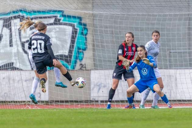 Ingolstadt, Deutschland 12. Oktober 2025: 2. BL - Frauen - 2025 2026 - FC Ingolstadt 04 vs. VfL Wolfsburg II Im Bild: 2. v.li. Katharina Reikersdorfer (FCI) macht das Tor zum 2:1 Audi Sportpark Bayern Copyright: xFotostandx xSchäferx