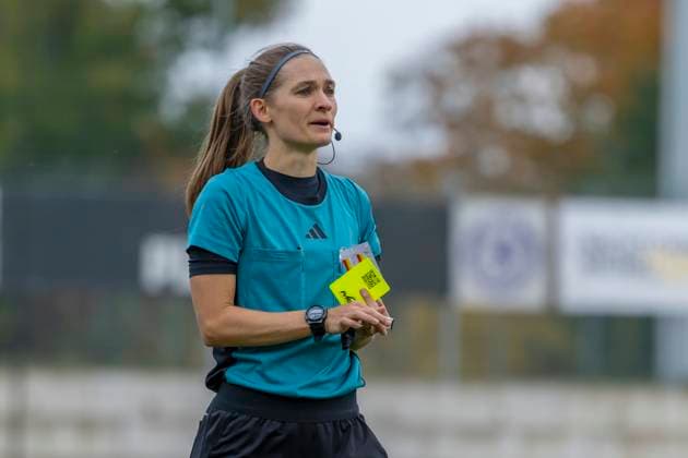 Ingolstadt, Deutschland 12. Oktober 2025: 2. BL - Frauen - 2025 2026 - FC Ingolstadt 04 vs. VfL Wolfsburg II Im Bild: Schiedsrichterin Theresa Hug Audi Sportpark Bayern Copyright: xFotostandx xSchäferx