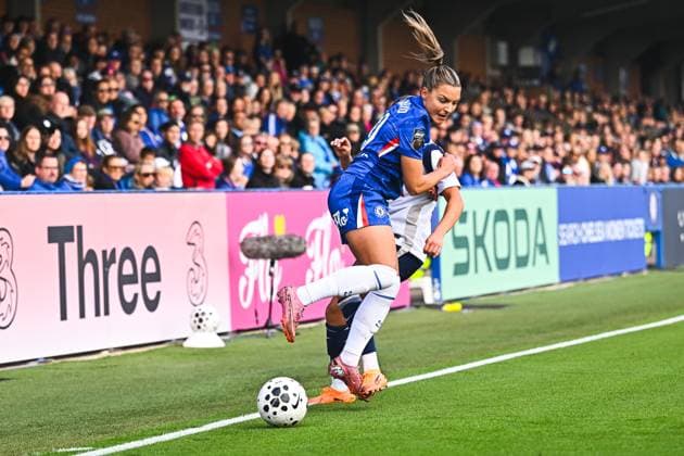 Kingston upon Thames, Eangland, October 12th 2025: Johanna Rytting Kaneryd (19 Chelsea) in action during the Barclays Women s Super League match between Chelsea FC and Tottenham Hotspur FC at Kingsmeadow on October 12, 2025 in Kingston upon Thames, England. (Yaroslav Dunka SPP) Copyright: xYaroslavxDunkax xSPPx Sportspressphoto_SPR41310