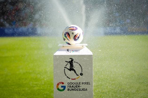 Fussball, Google Pixel Frauen-Bundesliga, 6 .Spieltag, 2025 2026, SC Freiburg vs. Eintracht Frankfurt, Dreisamstadion, Freiburg,: Spielball, Freiburg Dreisamstadion Baden-Württemberg Deutschland Copyright: xFINLEYxMÖRCHx