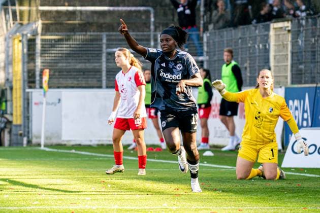Freiburg im Breisgau, Germany, October 11th 2025 Nicole Anyomi (19 Eintracht Frankfurt) celebrating scoring teams first goal during the Womens Bundesliga match between SC Freiburg and Eintracht Frankfurt at Dreisamstadion, Freiburg im Breisgau, Germany. (Priscila Bütler SPP) Copyright: xPriscilaxBütlerx xSPPx spp-en-PrBSp-_A929800