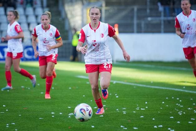 Fussball, Google Pixel Frauen-Bundesliga, 6 .Spieltag, 2025 2026, SC Freiburg vs. Eintracht Frankfurt, Dreisamstadion, Freiburg,: Sophie Nachtigall (SC Freiburg, Frauen 27) Freiburg Dreisamstadion Baden-Württemberg Deutschland Copyright: xFINLEYxMÖRCHx