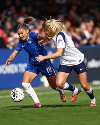 Chelsea v Tottenham Women 12 October 2025, London - Women s Super League - Chelsea v Tottenham Hotspur - Johanna Rytting Kaneryd of Chelsea and Olga Ahtinen of Tottenham Hotspur - Photo: Jacques Feeney Offside. London UK Copyright: xJacquesxFeeneyx xOffsidexOffside