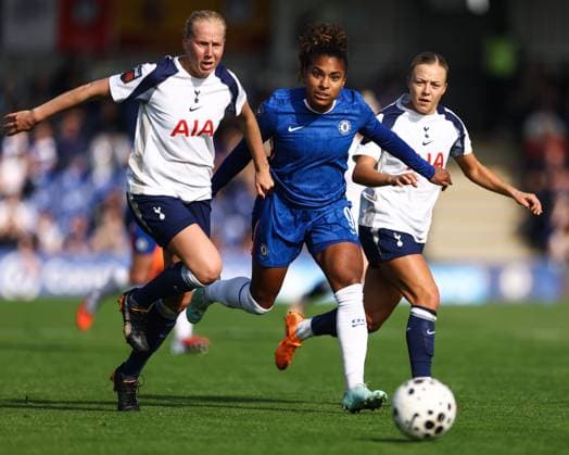 Chelsea v Tottenham Women 12 October 2025, London - Women s Super League - Chelsea v Tottenham Hotspur - L-R Eveliina Summannen of Tottenham Hotspur, Catarina Macario of Chelsea and Olga Ahtinen of Tottenham Hotspur - Photo: Jacques Feeney Offside. London UK Copyright: xJacquesxFeeneyx xOffsidexOffside