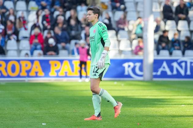 Fussball, Google Pixel Frauen-Bundesliga, 6 .Spieltag, 2025 2026, SC Freiburg vs. Eintracht Frankfurt, Dreisamstadion, Freiburg,: Lina Altenburg (Eintracht Frankfurt, 12) Freiburg Dreisamstadion Baden-Württemberg Deutschland Copyright: xFINLEYxMÖRCHx