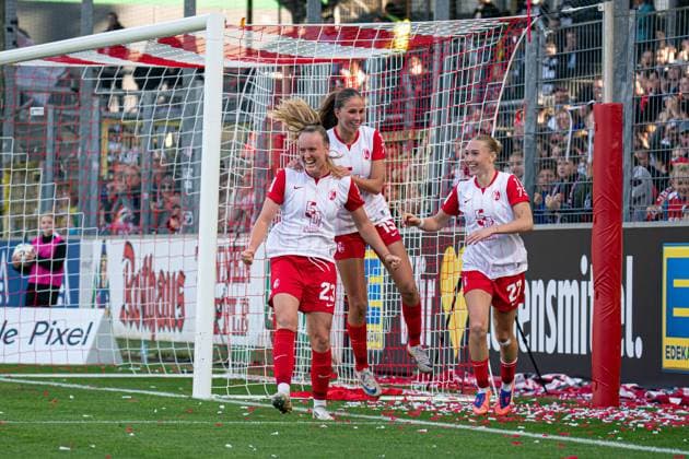 Freiburg im Breisgau, Germany, October 11th 2025 Luca Birkholz (23 SC Freiburg) celebrating scoring teams first goal during the Womens Bundesliga match between SC Freiburg and Eintracht Frankfurt at Dreisamstadion, Freiburg im Breisgau, Germany. (Priscila Bütler SPP) Copyright: xPriscilaxBütlerx xSPPx Sportspressphoto_SPR41366