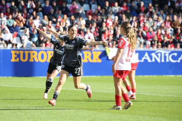 12.10.2025, xgrfx, Fussball Google Pixel Frauen-Bundesliga, SC Freiburg - Eintracht Frankfurt v.l. Tor, Ereleta Memeti (Eintracht Frankfurt) (DFL DFB REGULATIONS PROHIBIT ANY USE OF PHOTOGRAPHS as IMAGE SEQUENCES and or QUASI-VIDEO) Freiburg