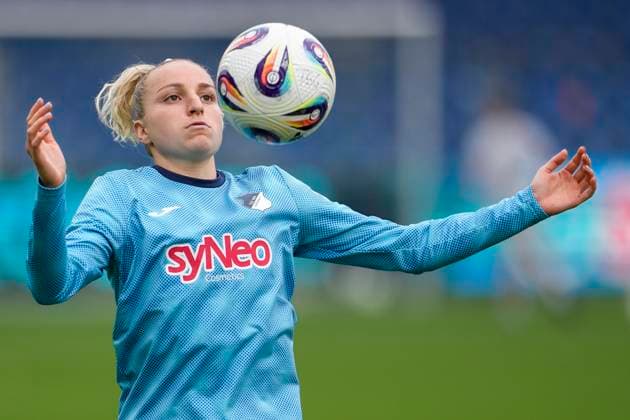 Vanessa Diehm (TSG, 6), am Ball, Einzelbild, Einzelfoto, Aktion, Action, 12.10.2025, Sinsheim (Hoffenheim) (Deutschland), Fussball, Google Pixel Frauen-Bundesliga, TSG 1899 Hoffenheim - Bayer 04 Leverkusen, DFB DFL REGULATIONS PROHIBIT ANY USE OF PHOTOGRAPHS AS IMAGE SEQUENCES AND OR QUASI-VIDEO.