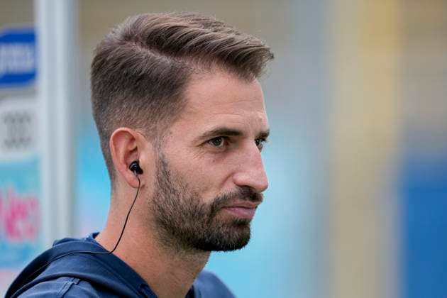 Theodoros Dedes (Trainer, Cheftrainer, TSG), Einzelbild, Einzelfoto, Aktion, Action, 12.10.2025, Sinsheim (Hoffenheim) (Deutschland), Fussball, Google Pixel Frauen-Bundesliga, TSG 1899 Hoffenheim - Bayer 04 Leverkusen, DFB DFL REGULATIONS PROHIBIT ANY USE OF PHOTOGRAPHS AS IMAGE SEQUENCES AND OR QUASI-VIDEO.