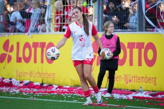 Fussball, Google Pixel Frauen-Bundesliga, 6 .Spieltag, 2025 2026, SC Freiburg vs. Eintracht Frankfurt, Dreisamstadion, Freiburg,: Leela Egli (SC Freiburg, Frauen 20) Freiburg Dreisamstadion Baden-Württemberg Deutschland Copyright: xFINLEYxMÖRCHx