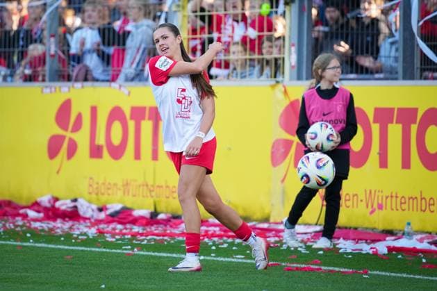 Fussball, Google Pixel Frauen-Bundesliga, 6 .Spieltag, 2025 2026, SC Freiburg vs. Eintracht Frankfurt, Dreisamstadion, Freiburg,: Leela Egli (SC Freiburg, Frauen 20) Freiburg Dreisamstadion Baden-Württemberg Deutschland Copyright: xFINLEYxMÖRCHx