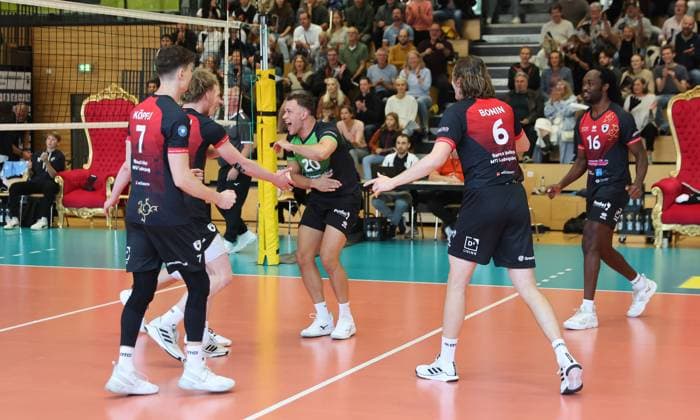 Ludwigsburg , Zoi DVV Pokal Qualifikation Hauptrunde , Barock Volleys MTV Ludwigsburg vs. ASV Dachau , Jubel Ludwigsburg , mitte: Jeffrey Klok ( Lubu )