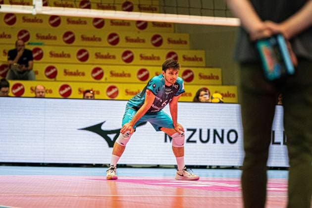 Volleyball I Herren I Saison 2025 2026 I Volleyball Bundesliga Ligacup I SWD powervolleys Düren - Energiequelle Netzhoppers KW I 12.10.2025 Troy Arthur Gooch (6, SWD Powervolleys Düren) Einzelbild in der Annahme Copyright: xLobeca Bjorn-OlexKehmx