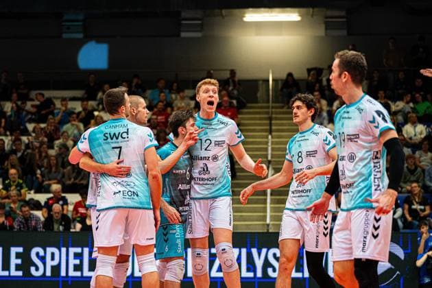 Volleyball I Herren I Saison 2025 2026 I Volleyball Bundesliga Ligacup I SWD powervolleys Düren - Energiequelle Netzhoppers KW I 12.10.2025 SWD Powervolleys Düren jubelt Copyright: xLobeca Bjorn-OlexKehmx