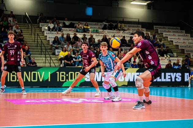 Volleyball I Herren I Saison 2025 2026 I Volleyball Bundesliga Ligacup I SWD powervolleys Düren - Energiequelle Netzhoppers KW I 12.10.2025 Theo Timmermann (11, Energiequelle Netzhoppers KW) in der Annahme Copyright: xLobeca Bjorn-OlexKehmx