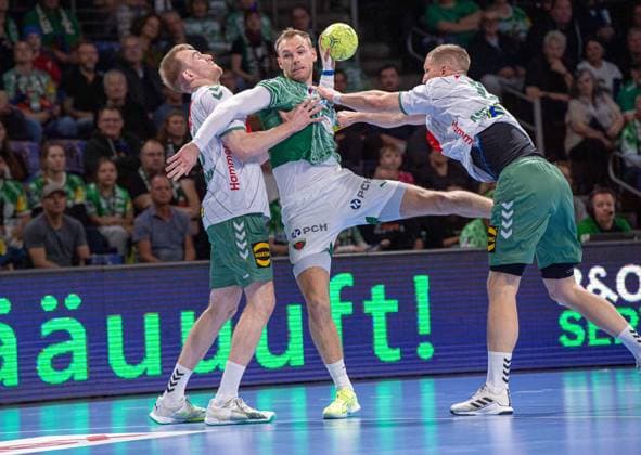 Handball, Herren, Saison 2025 2026, DAIKIN Handball-Bundesliga (8. Spieltag), Füchse Berlin - TSV GWD Minden, v.l. Florian Kranzmann (Minden), Mathias Gidsel (Füchse Berlin), Karolis Antanavicius (Minden), 12.10.2025, Copyright: xSebastianxRäppold MatthiasxKochx