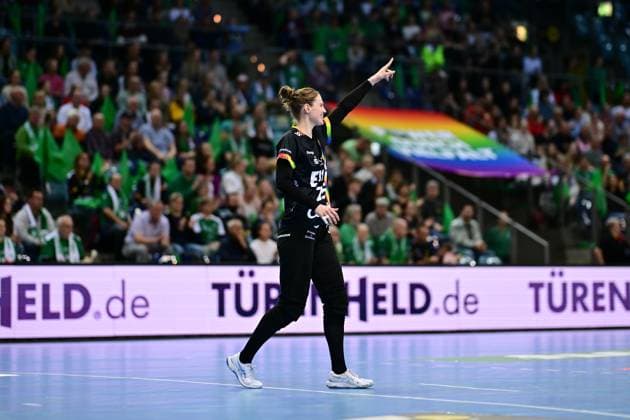 Handball I Frauen I Saison 2025-2026 I 1. HBF I 5. Spieltag I VfL Oldenburg - Buxtehuder SV I 12.10.2025 Jubel, Begeisterung, Enthusiasmus, Euphorie, Freude, Glücksgefühl, Heiterkeit bei: Madita Kohorst (25, VfL Oldenburg) Oldenburg EWE Arena Niedersachsen Deutschland Copyright: xLobeca FelixxSchlikisx