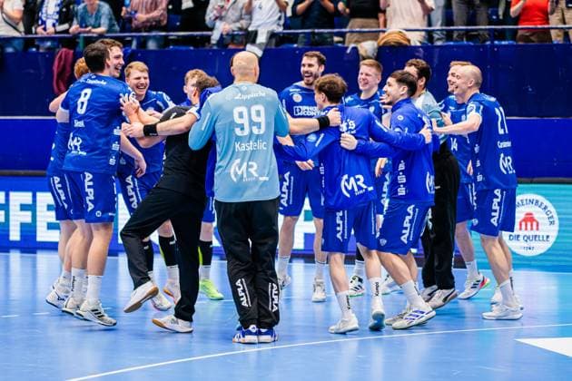 Die Mannschaft von TBV Lemgo Lippe jubelt freut sich nach 32:30 Sieg GER, TBV Lemgo Lippe vs. TVB Stuttgart, Handball, 1. Bundesliga, 8. Spieltag, Spielzeit 2025 2026, 12.10.2025 GER, TBV Lemgo Lippe vs. TVB Stuttgart, Handball, 1. Bundesliga, 8. Spieltag, Spielzeit 2025 2026, 12.10.2025 Lemgo Copyright: xEibner-Pressefoto JanxRollingerx EP_JSK
