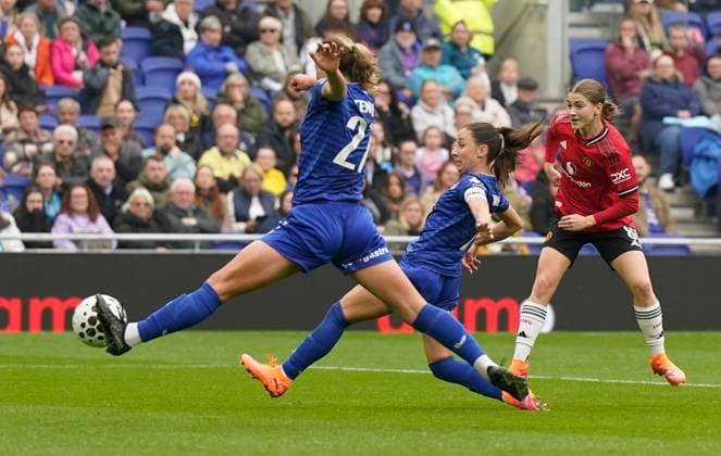 Liverpool, England, 12th October 2025. Jess Park of Manchester Utd (R) scores the third goal during the Everton Women vs Manchester United, ManU Women Barclays Women s Super League match at Hill Dickinson Stadium, Liverpool. Picture credit should read: Andrew Yates Sportimage EDITORIAL USE ONLY. No use with unauthorised audio, video, data, fixture lists, club league logos or live services. Online in-match use limited to 120 images, no video emulation. No use in betting, games or single club league player publications. SPI_093_AY_EVERTON_W_MAN_UTD_W SPI-4212-0074