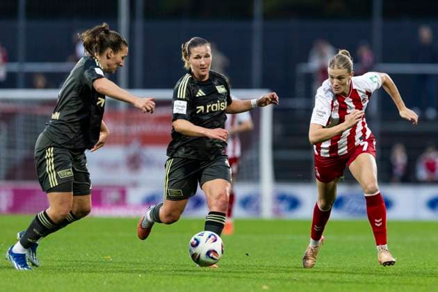 Google Pixel Frauen-Bundesliga: 1. FC Köln - Union Berlin; 12.10.2025 Katja Orschmann (Union Berlin, 5), Eileen Campbell (Union Berlin, 10), Anna-Lena Stolze (1. FC Köln, 7) am 6. Spieltag der Google Pixel Frauen-Bundesliga im Spiel 1. FC Köln gegen Union Berlin am 12.10.2025 im Franz-Kremer-Stadion in Köln. Copyright: xBEAUTIFULxSPORTS Meuselx