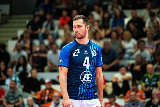 Volleyball I Herren I Saison 2025 2026 I Volleyball Bundesliga Ligacup I VfB Friedrichshafen - WWK Volleys Herrsching I 12.10.2025 Tim Peter (4, VfB Friedrichshafen) Einzelbild Copyright: xLobeca Bjorn-OlexKehmx