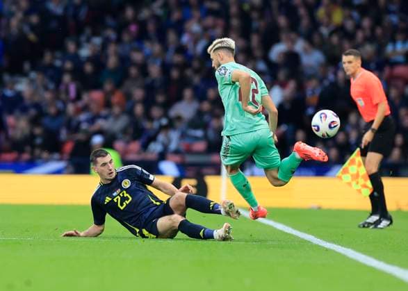 Scotland v Belarus 2026 FIFA World Cup, WM, Weltmeisterschaft, Fussball Qualifiers Vadim Pigas of Belarus (right) is tackled by Kenny McLean of Scotland during the 2026 FIFA World Cup Qualifiers Group C match at Hampden Park, Glasgow UK Newspapers OUT Copyright: xFredxPalmerx FIL-22351-0115