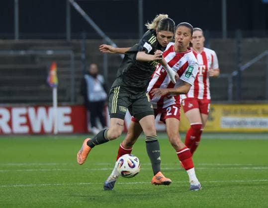 v.l. Eileen Campbell (1. FC Union Berlin 10), Laura Feiersinger (1.FC Koeln 27) GER, 1. FC Koeln Frauen vs. 1. FC Union Berlin Frauen, Fussball, Frauen-Bundesliga, 6. Spieltag, Spielzeit 2025 2026, 12.10.2025 (DFL DFB REGULATIONS PROHIBIT ANY USE OF PHOTOGRAPHS as IMAGE SEQUENCES and or QUASI-VIDEO). GER, 1. FC Koeln Frauen vs. 1. FC Union Berlin Frauen, Fussball, Frauen-Bundesliga, 6. Spieltag, Spielzeit 2025 2026, 12.10.2025 Koeln Copyright: xEibner-Pressefotox xThomasxStoeckerx EP_TSR