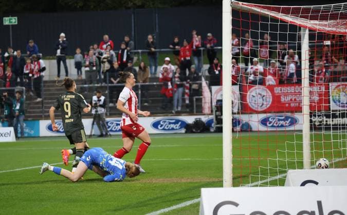 Tor zum 0:1 Union Berlin v.l. Sophie Weidauer (1. FC Union Berlin 09) Torschützin , Irina Fuchs (1.FC Koeln 34), Marina Hegering (1.FC Koeln 33) GER, 1. FC Koeln Frauen vs. 1. FC Union Berlin Frauen, Fussball, Frauen-Bundesliga, 6. Spieltag, Spielzeit 2025 2026, 12.10.2025 (DFL DFB REGULATIONS PROHIBIT ANY USE OF PHOTOGRAPHS as IMAGE SEQUENCES and or QUASI-VIDEO). GER, 1. FC Koeln Frauen vs. 1. FC Union Berlin Frauen, Fussball, Frauen-Bundesliga, 6. Spieltag, Spielzeit 2025 2026, 12.10.2025 Koeln Copyright: xEibner-Pressefotox xThomasxStoeckerx EP_TSR