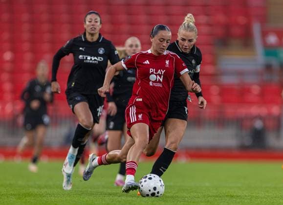 Football - FA Women™s Super League - Liverpool FC Women v Manchester City FC Women LIVERPOOL, ENGLAND - Sunday, October 12, 2025: Liverpool s Mia Enderby during the FA Women™s Super League match between Liverpool FC Women and Manchester City FC Women at Anfield. (Photo by David Rawcliffe Propaganda) LIVERPOOL Anfield MERSEYSIDE ENGLAND  Copyright: xPropagandax P2025-10-12-Liverpool_W_Man_City_W-34