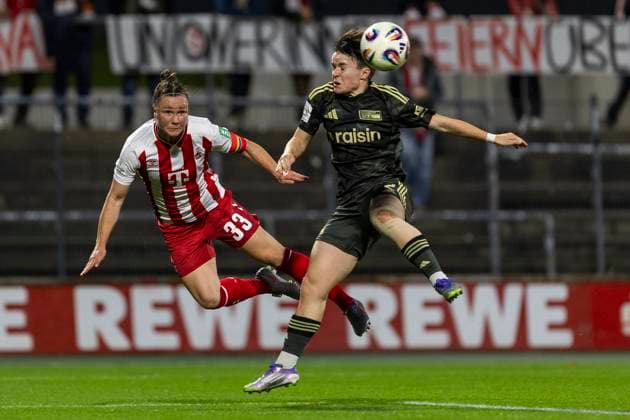 Google Pixel Frauen-Bundesliga: 1. FC Köln - Union Berlin; 12.10.2025 Marina Hegering (1. FC Köln, 33), Tomke Schneider (Union Berlin, 2) am 6. Spieltag der Google Pixel Frauen-Bundesliga im Spiel 1. FC Köln gegen Union Berlin am 12.10.2025 im Franz-Kremer-Stadion in Köln. Copyright: xBEAUTIFULxSPORTS Meuselx