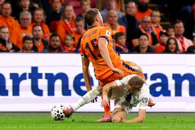 2025-10-12 Netherlands v Finland - FIFA World Cup, WM, Weltmeisterschaft, Fussball 2026 Qualifier AMSTERDAM, NETHERLANDS - OCTOBER 12: Oliver Antman of Finland battles for possession with Micky van de Ven of Netherlands during the FIFA World Cup 2026 Qualifier match between Netherlands and Finland at Johan Cruijff ArenA on October 12, 2025 in Amsterdam, Netherlands. Amsterdam Johan Cruijff ArenA Netherlands Content not available for redistribution in The Netherlands directly or indirectly through any third parties. Copyright: xBenxGalx
