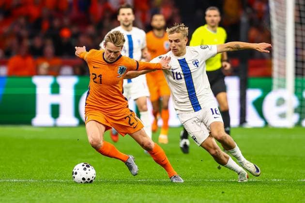 2025-10-12 Netherlands v Finland - FIFA World Cup, WM, Weltmeisterschaft, Fussball 2026 Qualifier AMSTERDAM, NETHERLANDS - OCTOBER 12: Topi Keskinen of Finland battles for possession with Frenkie de Jong of Netherlands during the FIFA World Cup 2026 Qualifier match between Netherlands and Finland at Johan Cruijff ArenA on October 12, 2025 in Amsterdam, Netherlands. Amsterdam Johan Cruijff ArenA Netherlands Content not available for redistribution in The Netherlands directly or indirectly through any third parties. Copyright: xPieterxvanxderxWoudex