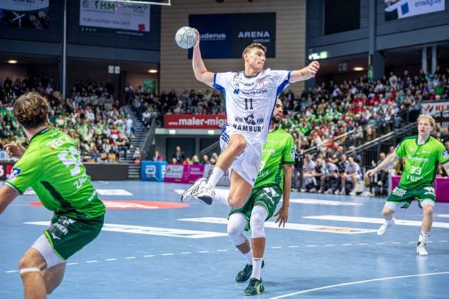 Handball Bundesliga; HSG Wetzlar - HSV Hamburg, 12.10.25 Nicolaj Jørgensen (HSV Hamburg, 11), Philipp Ahouansou (HSG Wetzlar, 19), Lion Zacharias (HSG Wetzlar, 50), Georg Löwen ((HSG Wetzlar, 33) Handball Bundesliga; HSG Wetzlar - HSV Hamburg: Wetzlar, 12.10.25 Copyright: xBEAUTIFULxSPORTS Roeczeyx