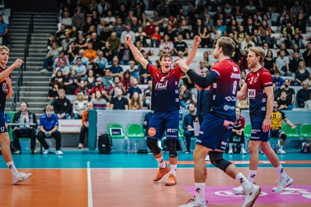 Volleyball Herren Saison 2025 2026 Finale Liga Cup 2025 SVG Lüneburg vs. Berlin Recycling Volleys 12.10.2025 Santeri Välimaa ( 12 SVG Lüneburg) jubelt mit der Mannschaft