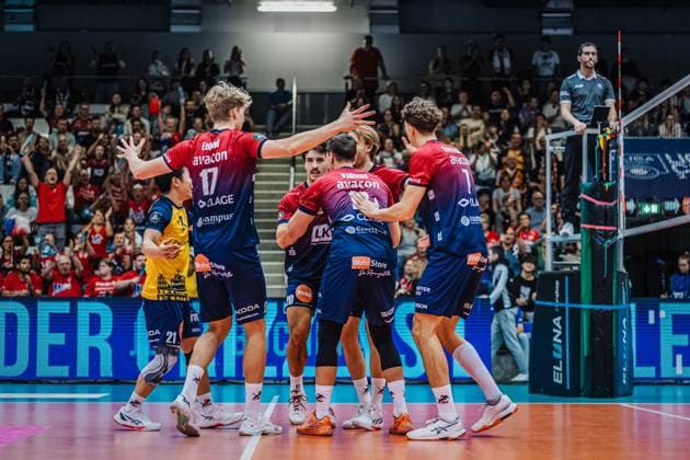 Volleyball Herren Saison 2025 2026 Finale Liga Cup 2025 SVG Lüneburg vs. Berlin Recycling Volleys 12.10.2025 Die Mannschaft der SVG Lüneburg jubelt
