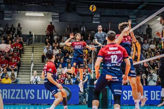 Volleyball Herren Saison 2025 2026 Finale Liga Cup 2025 SVG Lüneburg vs. Berlin Recycling Volleys 12.10.2025 Daniel Gruvaeus ( 2 SVG Lüneburg) beim Angriff