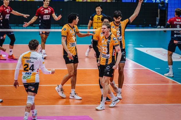 Volleyball Herren Saison 2025 2026 Finale Liga Cup 2025 SVG Lüneburg vs. Berlin Recycling Volleys 12.10.2025 Die Mannschaft der BR Volleys jubelt