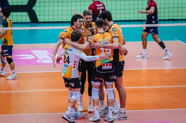Volleyball Herren Saison 2025 2026 Finale Liga Cup 2025 SVG Lüneburg vs. Berlin Recycling Volleys 12.10.2025 Die Mannschaft der BR Volleys jubelt