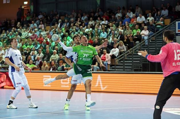12.10.2025, xovx, Handball Daikin Handball Bundesliga, HSG Wetzlar - HSV Hamburg v.l. Andreas Magaard (HSV Hamburg), Jacob Arenth Lassen (HSV Hamburg), Ahmet Nafea (HSG Wetzlar), Mohamed Essam Moustafa El-Tayar (HSV Hamburg) Wetzlar Buderus-Arena Hessen Deutschland (DE)
