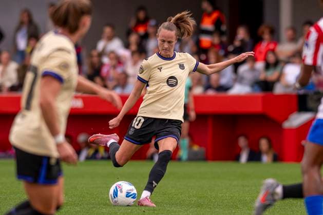 October 12, 2025, Alcala De Henares, Madrid, Spain: CAROLINE GRAHAM HANSEN of FC Barcelona, Barca Femenino shoots for goal during the match belonging to La LigaF season 25 26 soccer Ã¢â‚¬oe ATLETICO DE MADRID FEM - FC BARCELONA Ã¢â‚¬Â held on october 12, 2025, at the Centro deportivo Alcala de Henares, Madrid, Spain. Alcala De Henares Spain - ZUMAc312 20251012_zsp_c312_129 Copyright: xOscarxManuelxSanchezx