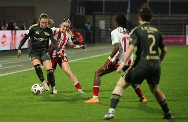 v.l. Ida Heikkinen (1. FC Union Berlin 25), Carlotta Imping (1.FC Koeln 14), Lydia Andrade (1.FC Koeln 17), Tomke Schneider (1. FC Union Berlin 02) GER, 1. FC Koeln Frauen vs. 1. FC Union Berlin Frauen, Fussball, Frauen-Bundesliga, 6. Spieltag, Spielzeit 2025 2026, 12.10.2025 (DFL DFB REGULATIONS PROHIBIT ANY USE OF PHOTOGRAPHS as IMAGE SEQUENCES and or QUASI-VIDEO). GER, 1. FC Koeln Frauen vs. 1. FC Union Berlin Frauen, Fussball, Frauen-Bundesliga, 6. Spieltag, Spielzeit 2025 2026, 12.10.2025 Koeln Copyright: xEibner-Pressefotox xThomasxStoeckerx EP_TSR