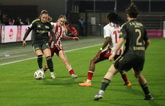 v.l. Ida Heikkinen (1. FC Union Berlin 25), Carlotta Imping (1.FC Koeln 14), Lydia Andrade (1.FC Koeln 17), Tomke Schneider (1. FC Union Berlin 02) GER, 1. FC Koeln Frauen vs. 1. FC Union Berlin Frauen, Fussball, Frauen-Bundesliga, 6. Spieltag, Spielzeit 2025 2026, 12.10.2025 (DFL DFB REGULATIONS PROHIBIT ANY USE OF PHOTOGRAPHS as IMAGE SEQUENCES and or QUASI-VIDEO). GER, 1. FC Koeln Frauen vs. 1. FC Union Berlin Frauen, Fussball, Frauen-Bundesliga, 6. Spieltag, Spielzeit 2025 2026, 12.10.2025 Koeln Copyright: xEibner-Pressefotox xThomasxStoeckerx EP_TSR