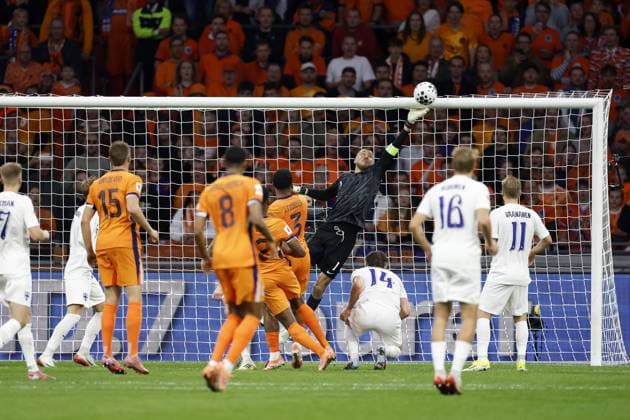 AMSTERDAM - Finland goalkeeper Jesse Joronen saves at the Johan Cruijff ArenA during the Dutch national team, Nationalteam s 2026 FIFA World Cup, WM, Weltmeisterschaft, Fussball qualifying match against Finland. ANP MAURICE VAN STEEN FIFA 2026 World Cup Qualifier 2025 2026 xVIxANPxSportx xxANPxIVx 539034214 originalFilename: 539034214.jpg