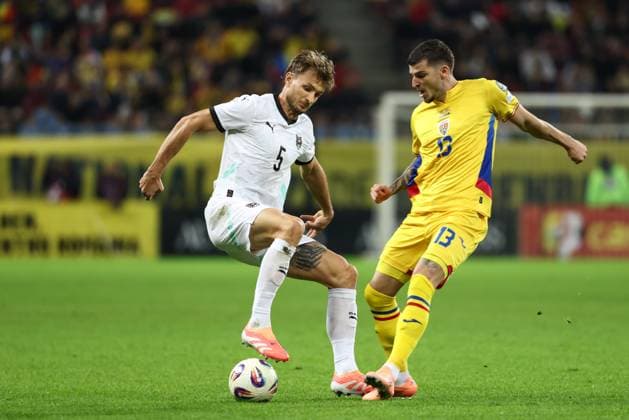 SOCCER - FIFA WC quali, ROU vs AUT BUCHAREST,ROMANIA,12.OCT.25 - SOCCER - FIFA World Cup, WM, Weltmeisterschaft, Fussball 2026, European Qualifiers, group stage, OEFB international match, Länderspiel, Nationalmannschaft Romania vs Austria. Image shows Stefan Posch (AUT) and Valentin Mihaila (ROU). GEPAxpictures xArminxRauthner