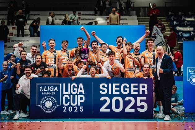 Volleyball Herren Saison 2025 2026 Volleyball Ligacup Finale SVG Lüneburg vs. Berlin Recycling Volleys 12.10.2024 Die BR Volleys gewinnen den Ligacup Siegerfoto Hildesheim Sparkassen-Arena Hildesheim Niedersachsen Deutschland *** Volleyball Men Season 2025 2026 Volleyball Ligacup Final SVG Lüneburg vs Berlin Recycling Volleys 12 10 2024 The BR Volleys win the Ligacup Winner photo Hildesheim Sparkassen Arena Hildesheim Lower Saxony Germany