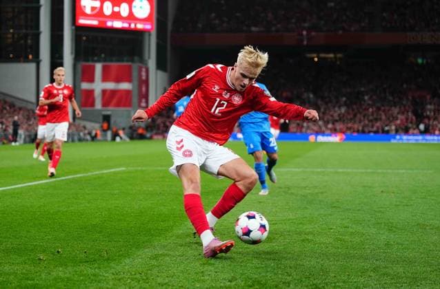 October 12 2025: Victor Froholdt of Denmark controls the ball during a World Cup Qualification game, Denmark v Greece, at Parken, Copenhagen, Denmark. Kim Price CSM Copenhagen Denmark - ZUMAc04_ 20251012_zma_c04_070 Copyright: xUlrikxPedersenx