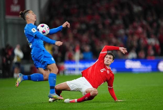 October 12 2025: Andreas Christensen of Denmark and Kostas Tsimikas of Greece battle for the ball during a World Cup Qualification game, Denmark v Greece, at Parken, Copenhagen, Denmark. Kim Price CSM Copenhagen Denmark - ZUMAc04_ 20251012_zma_c04_085 Copyright: xUlrikxPedersenx