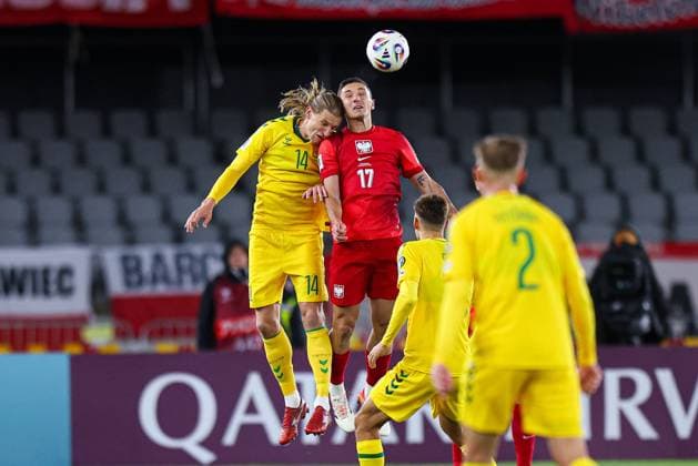 2025.10.12 Kowno Pilka nozna Kwalifikacje Mistrzostw Swiata 2026 Litwa - Polska N z Bartosz Slisz Foto Pawel Andrachiewicz PressFocus 2025.10.12 Kaunas Football - FIFA World Cup, WM, Weltmeisterschaft, Fussball 2026 Qualifying round press conference, PK, Pressekonferenz and training before Lithuania - Poland Bartosz Slisz Credit: Pawel Andrachiewicz PressFocus NEWSPIX.PL --- newspix.pl POLAND OUT! 