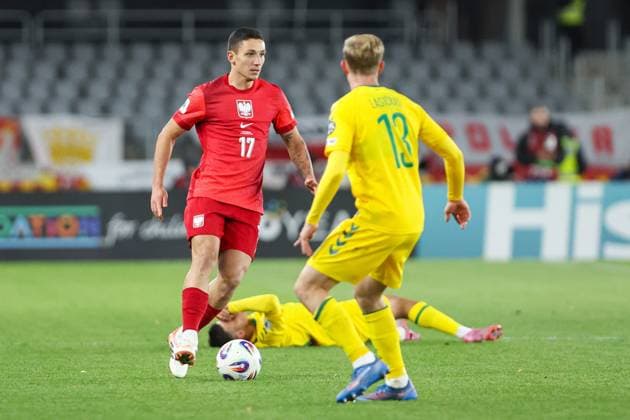 12.10.2025 Kowno. Pilka nozna. Eliminacje Mistrzostw Swiata 2026 mecz : Litwa - Polska --- Football. FIFA World Cup, WM, Weltmeisterschaft, Fussball eliminations match : Lithuania - Poland Nz Bartosz Slisz Justas Lasickas Fot. Igor Jakubowski Arena Akcji NEWSPIX.PL --- newspix.pl POLAND OUT! 